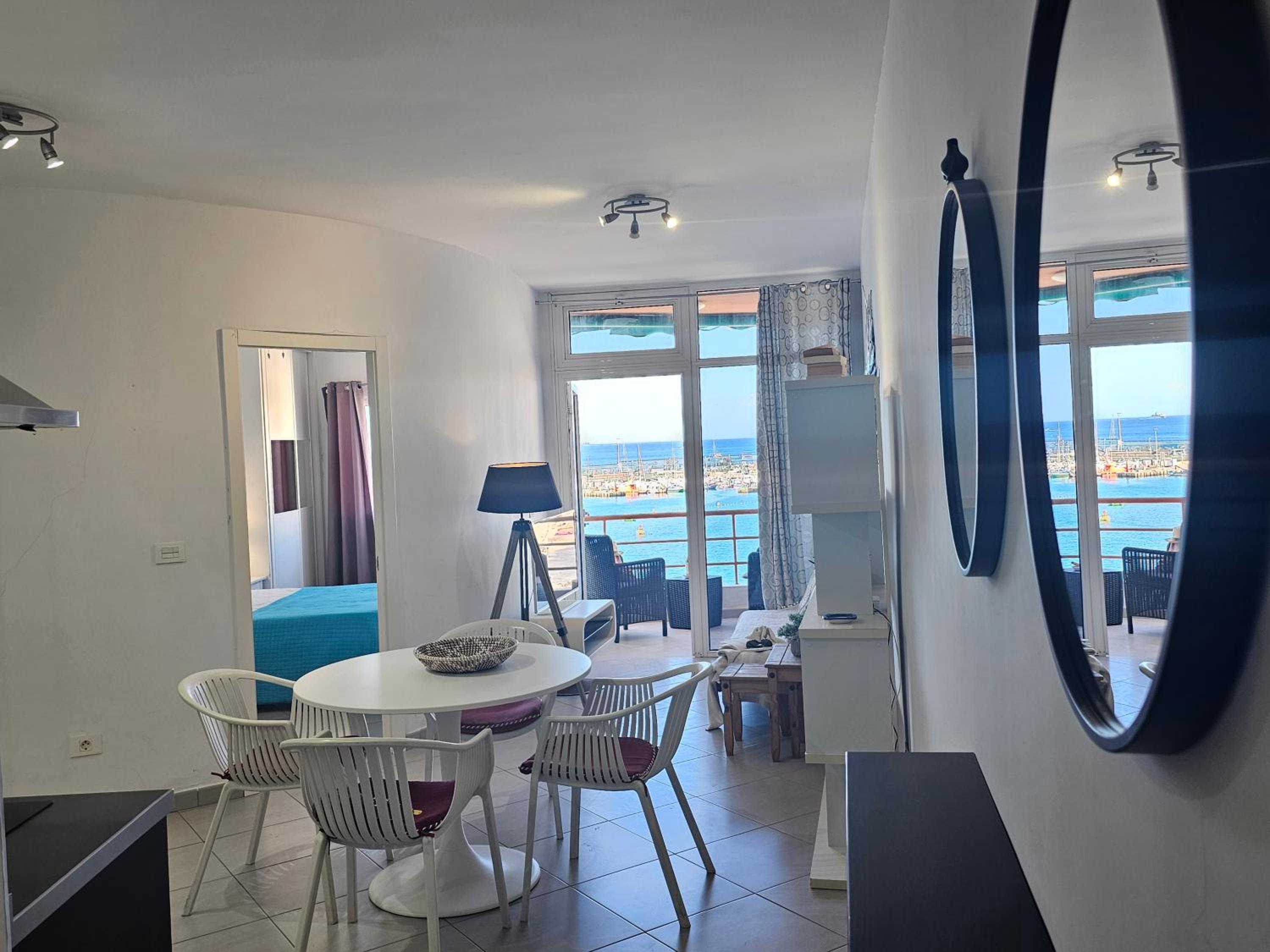 NEW SEAFRONT DREAMING VIEW APARTMENT, Los Cristianos
