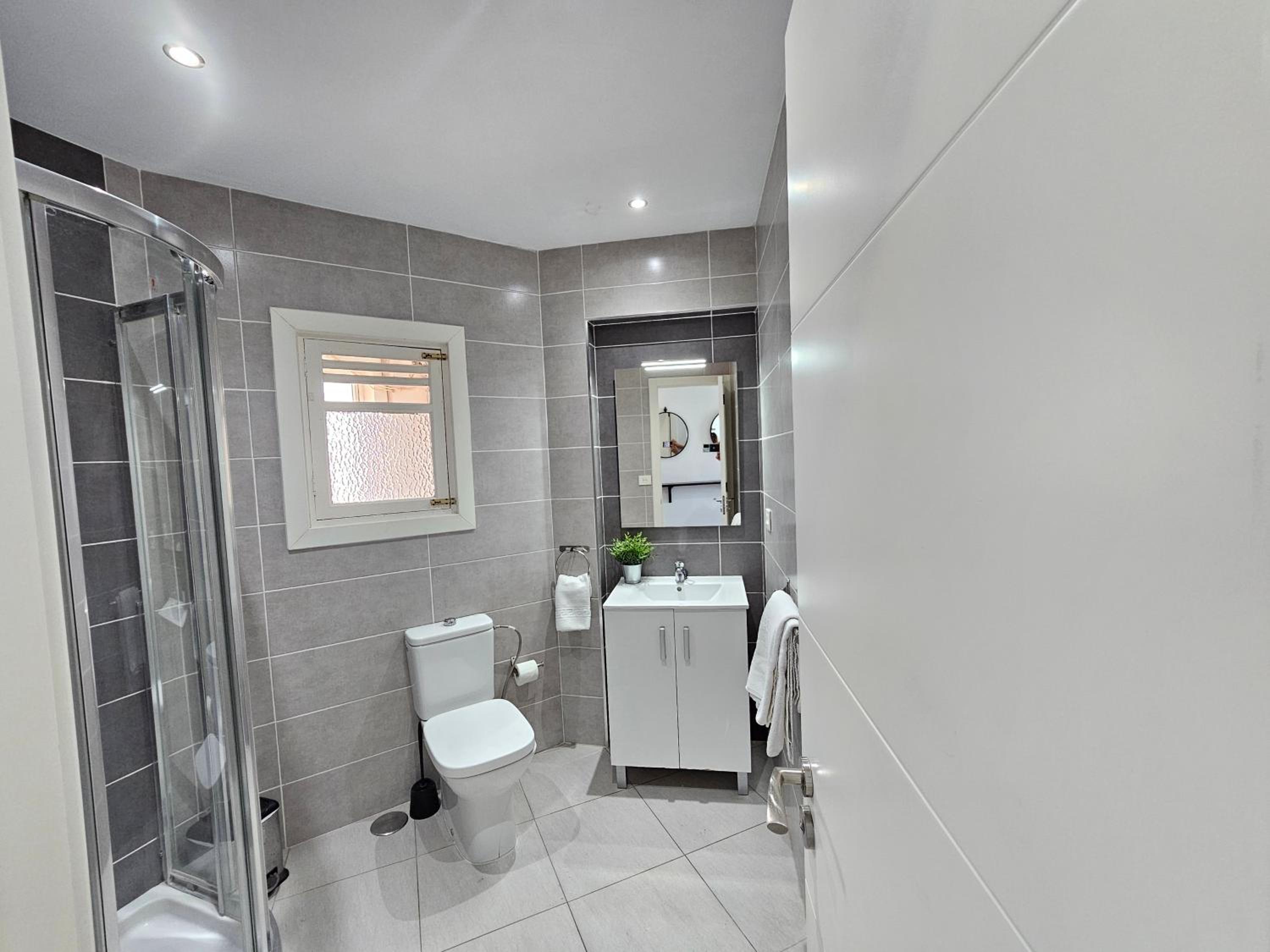 NEW SEAFRONT DREAMING VIEW APARTMENT, Los Cristianos
