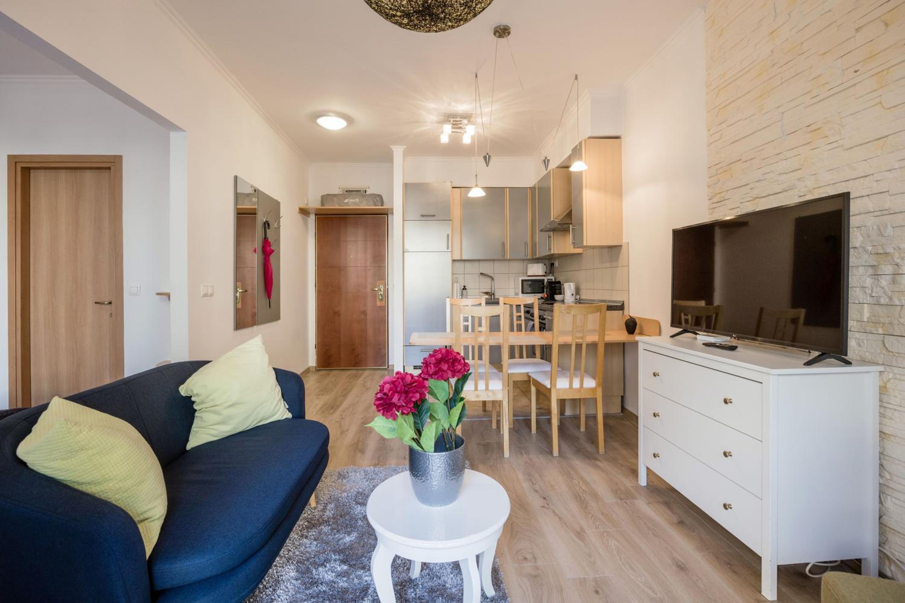 Cozy In the Heart of Budapest with Terrace and Tub view 5