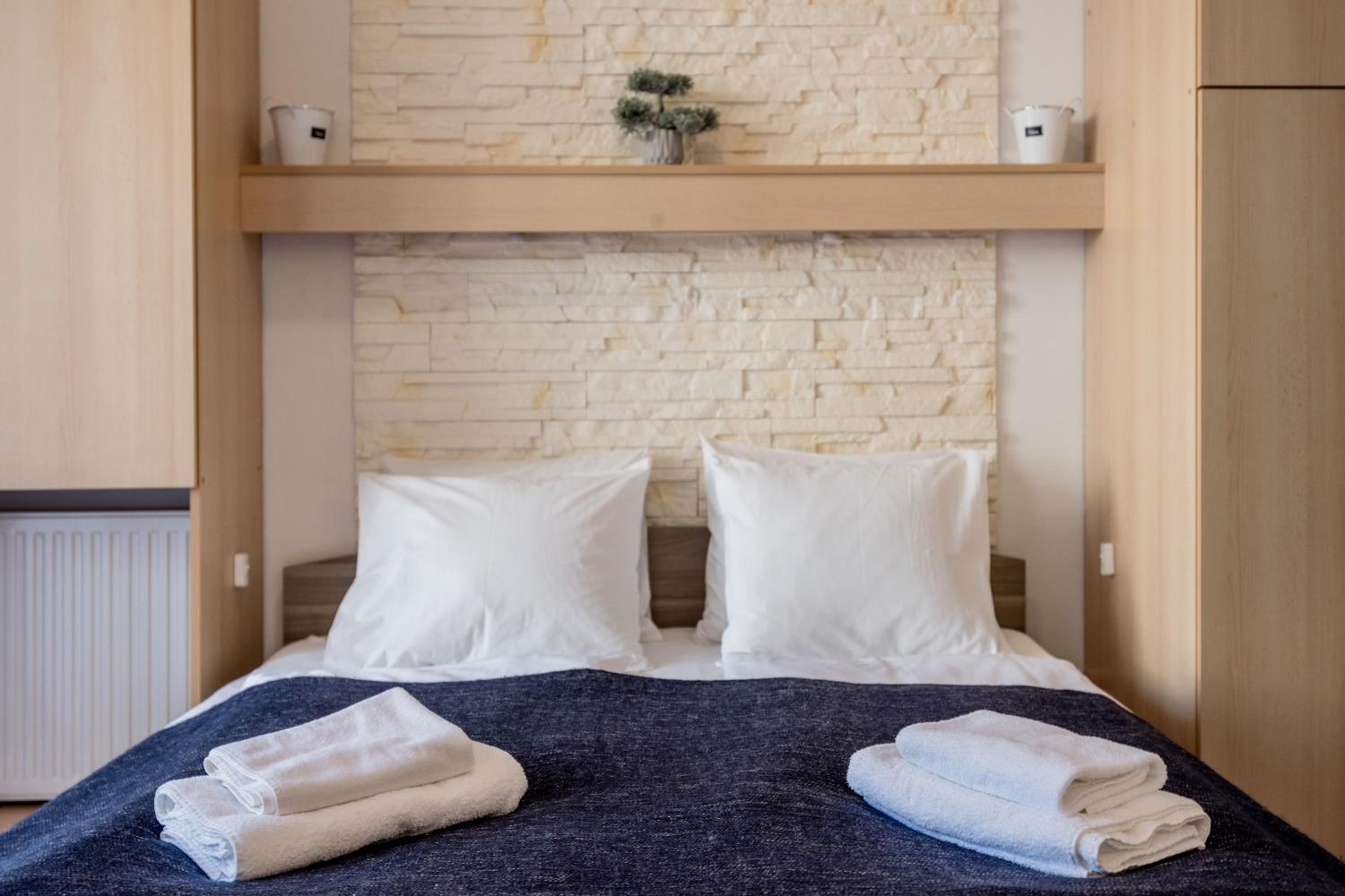 Cozy In the Heart of Budapest with Terrace and Tub view 3