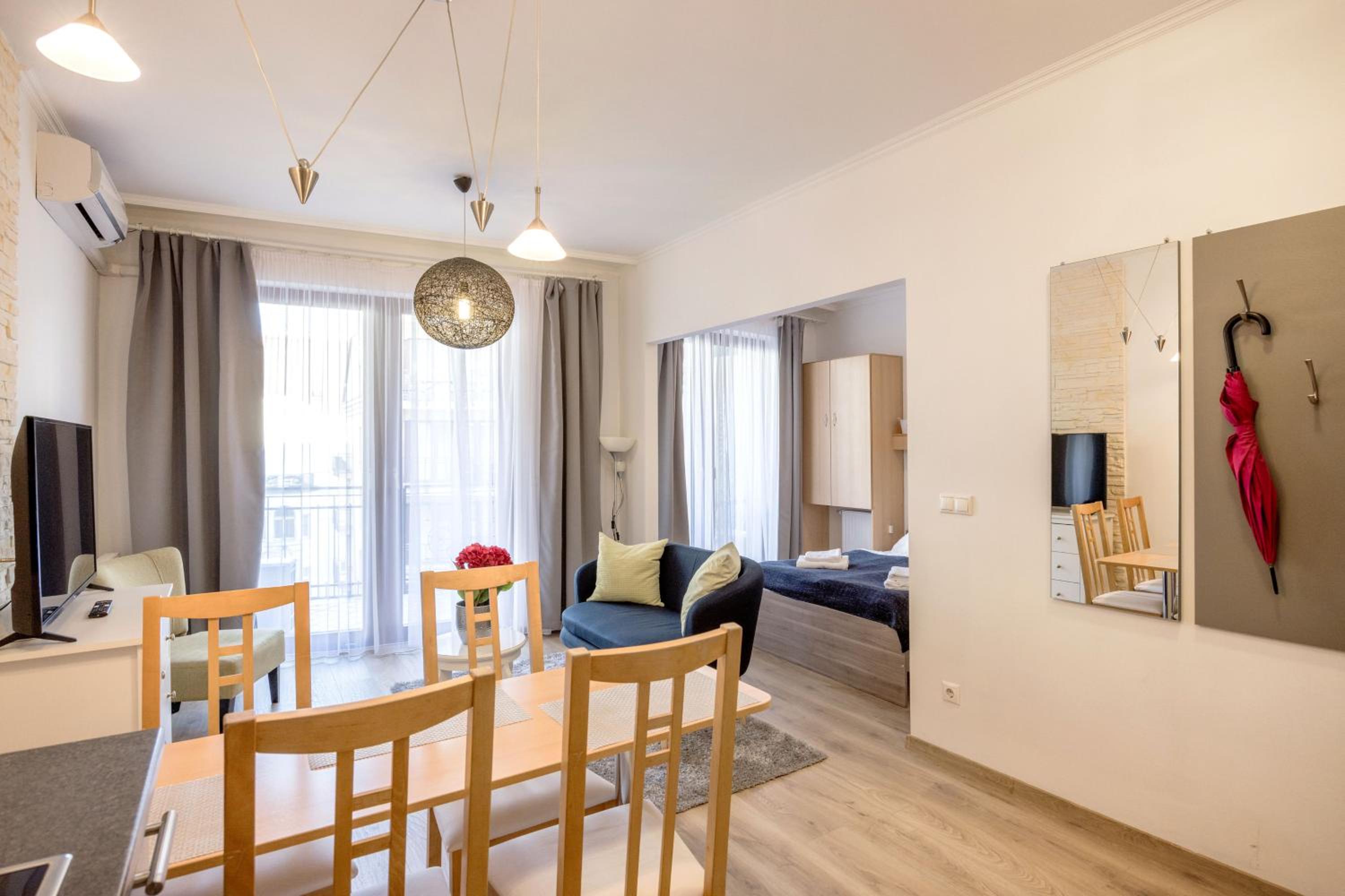 Cozy In the Heart of Budapest with Terrace and Tub view 4