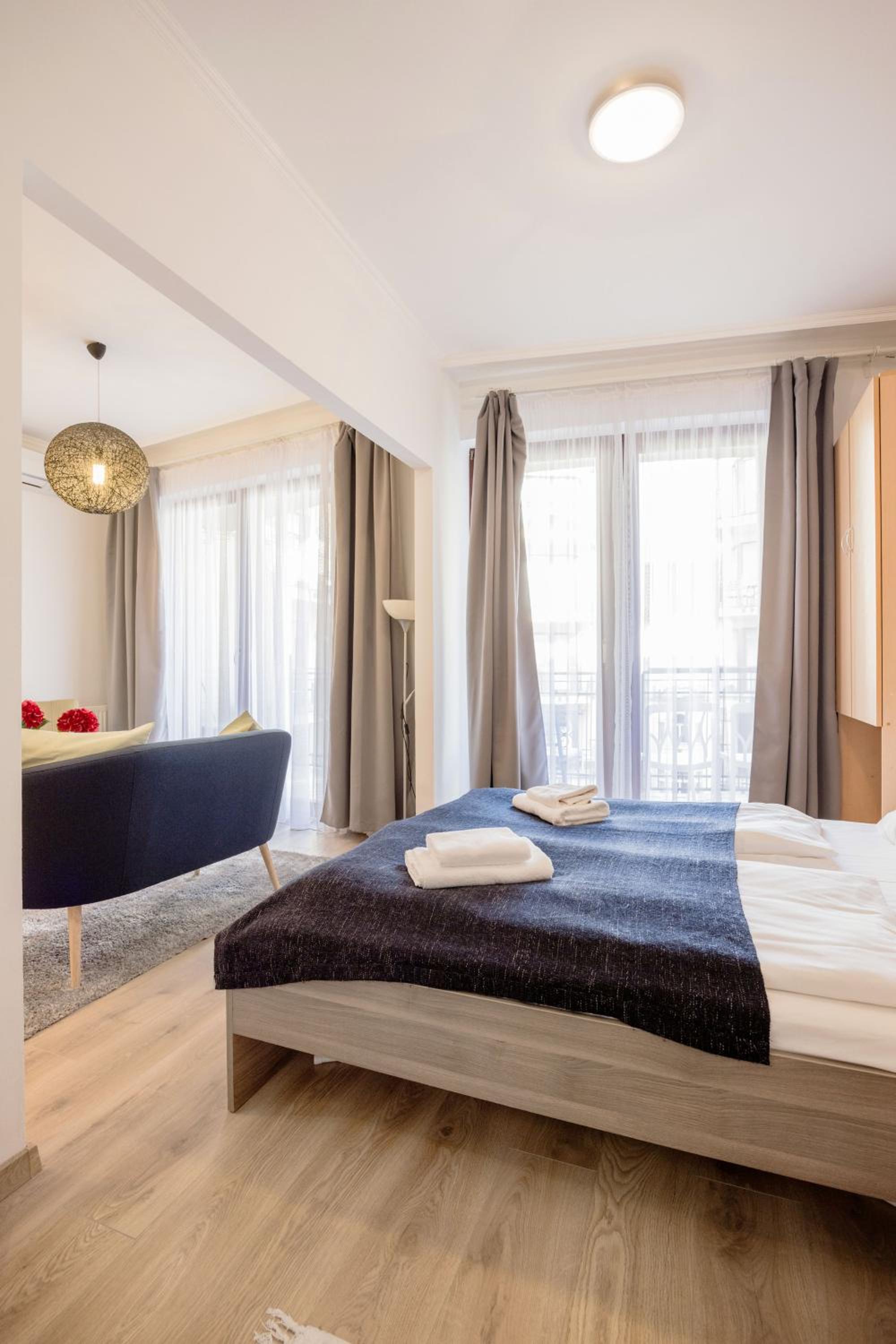 Cozy In the Heart of Budapest with Terrace and Tub view 2
