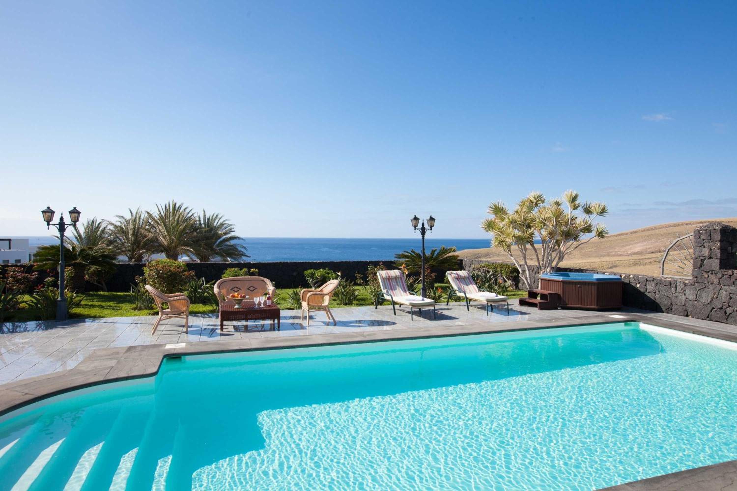 Bright And Spacious Puerto Calero Villa 3 Bedrooms Villa Viejo view 3