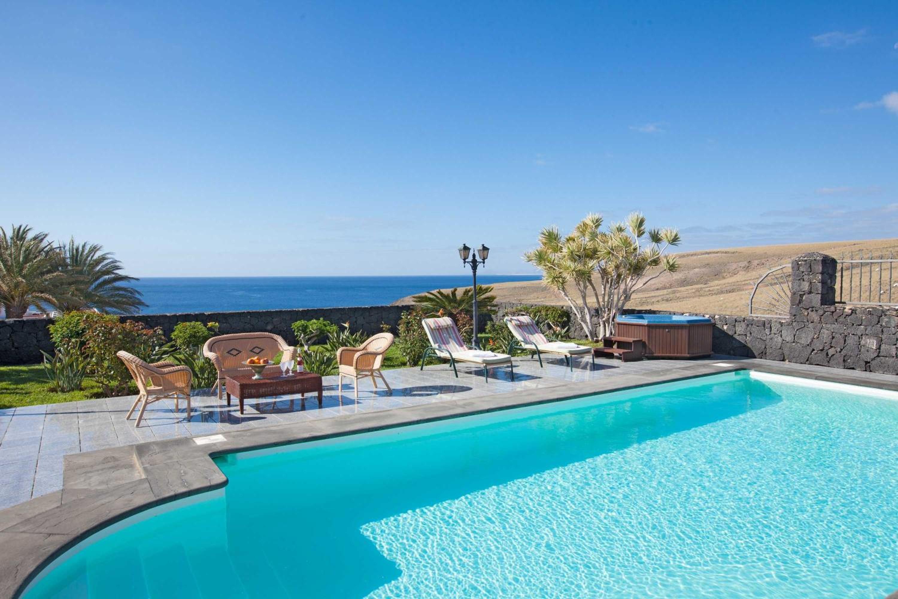 Bright And Spacious Puerto Calero Villa 3 Bedrooms Villa Viejo view 2