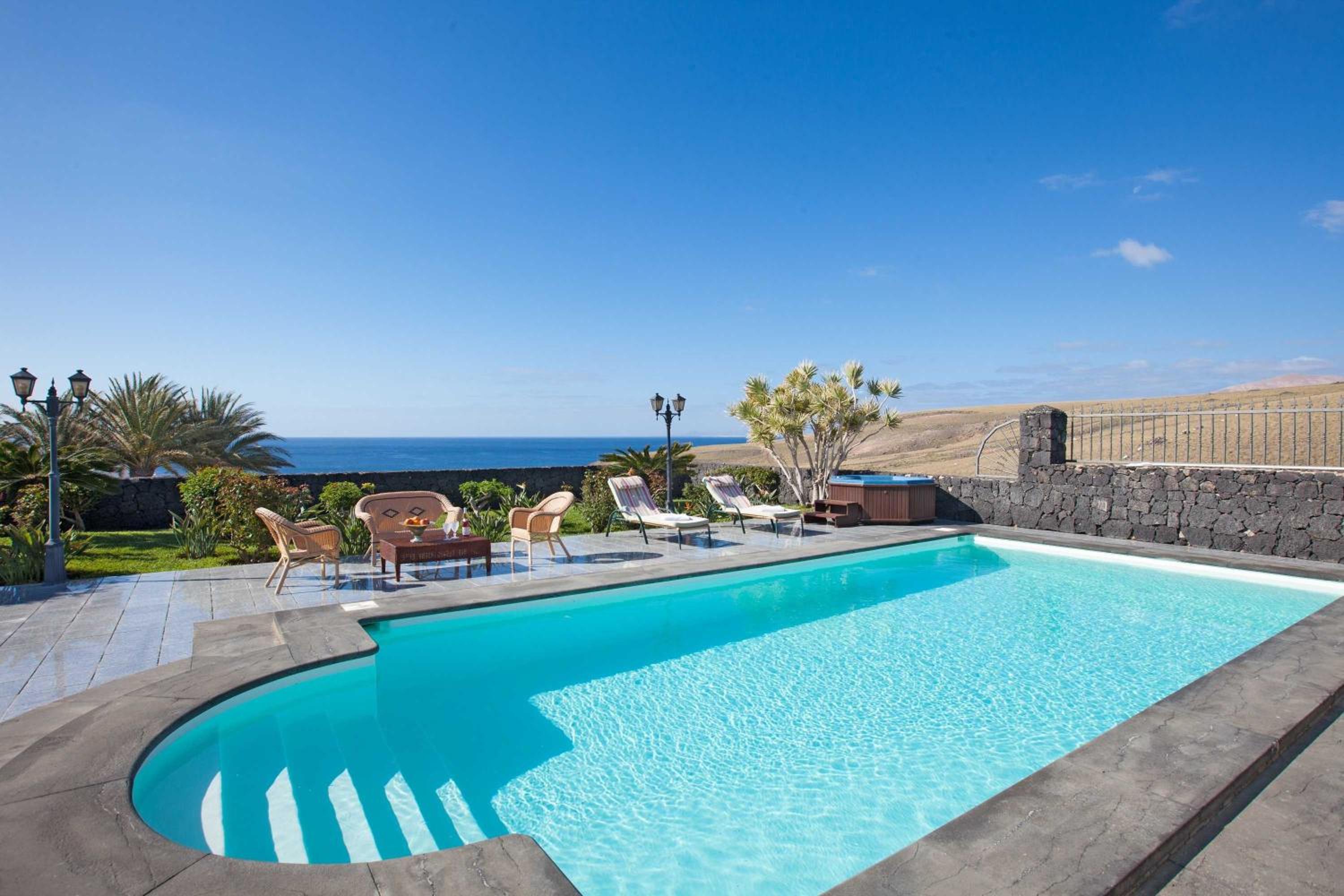 Bright And Spacious Puerto Calero Villa 3 Bedrooms Villa Viejo view 4
