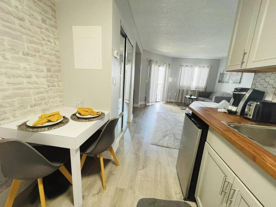 Gorgeous Studio near parks and Convention Center