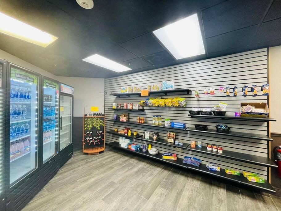 Gorgeous Studio near parks and Convention Center