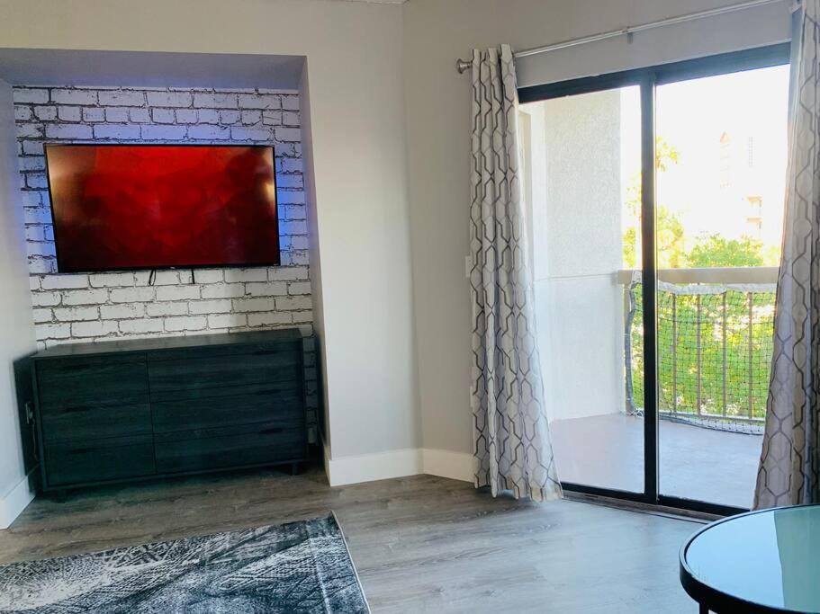 Gorgeous Studio near parks and Convention Center