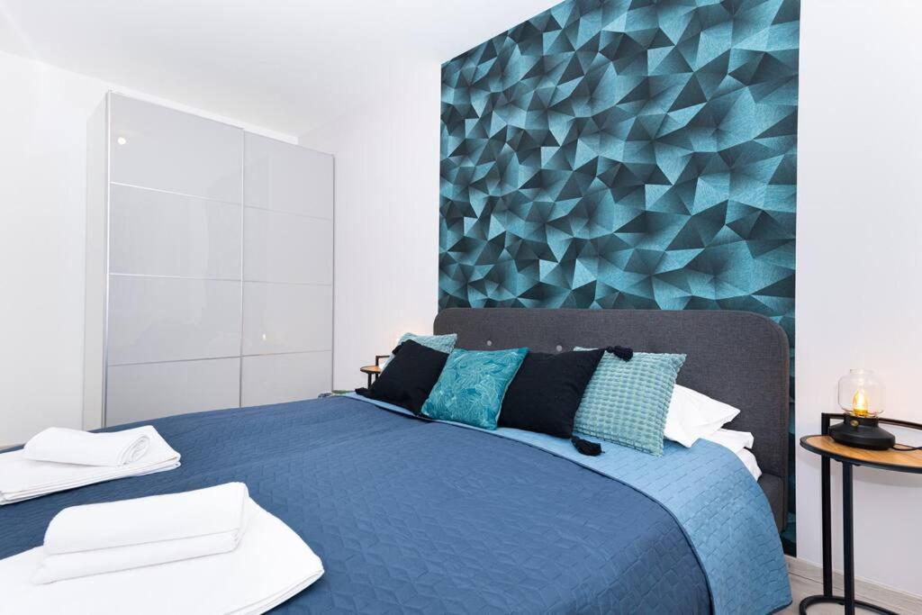 Chic207 Retreat: Modern 1BR Gem with Parking by NW view 2