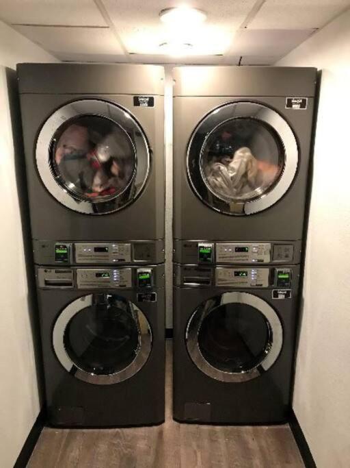 Universal Studios. Amazing 2 bedroom apartment!