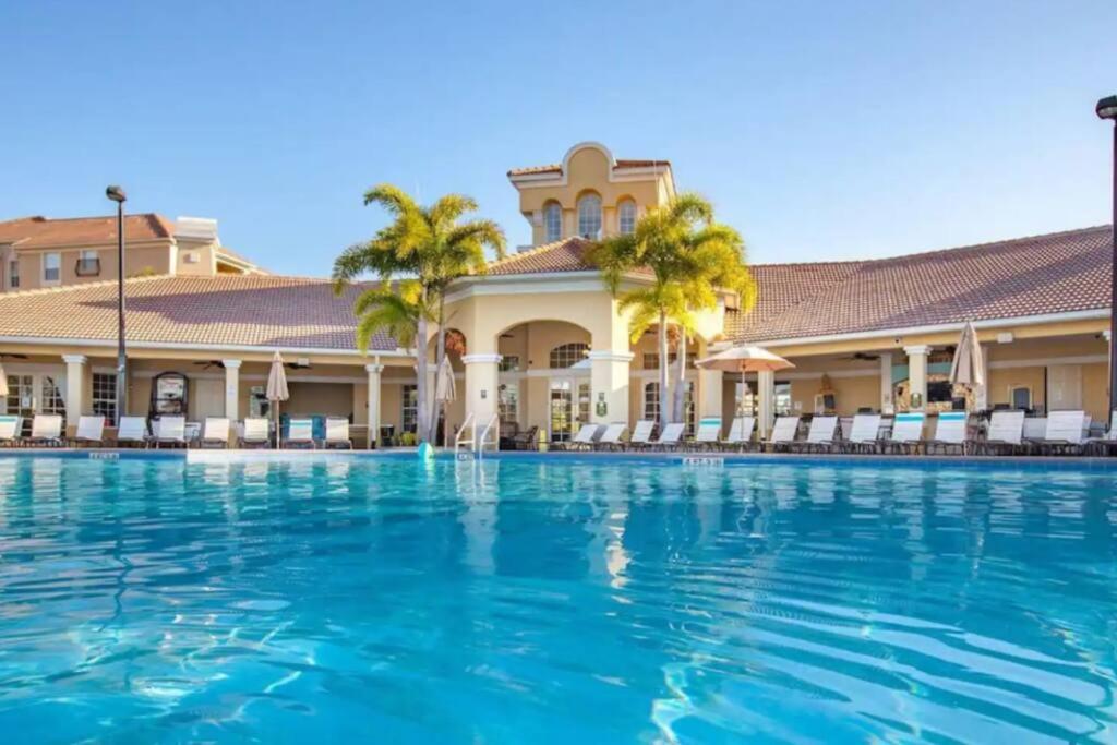 ENTIRE TOWNHOME ON VISTA CAY RESORT CLOSE TO PARKS