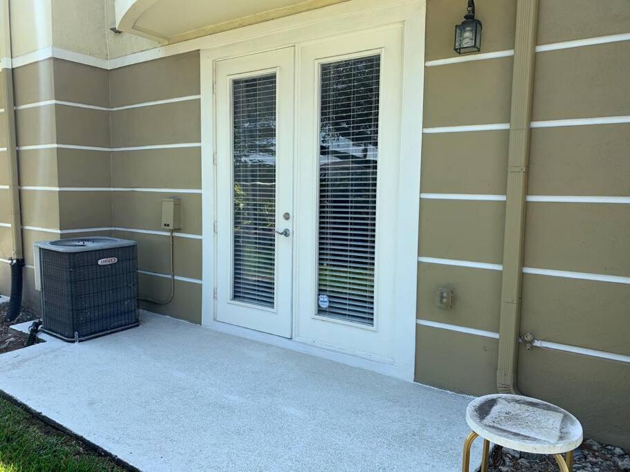 ENTIRE TOWNHOME ON VISTA CAY RESORT CLOSE TO PARKS