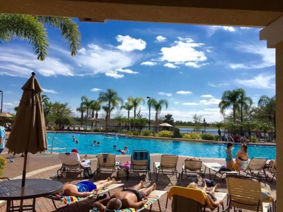 ENTIRE TOWNHOME ON VISTA CAY RESORT CLOSE TO PARKS