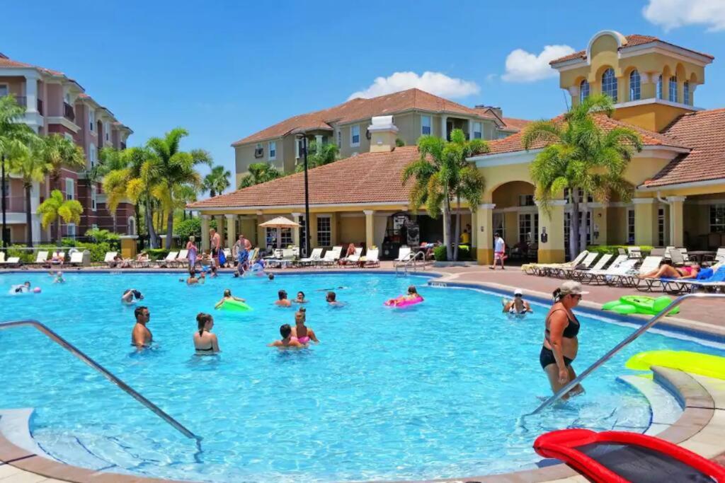 ENTIRE TOWNHOME ON VISTA CAY RESORT CLOSE TO PARKS