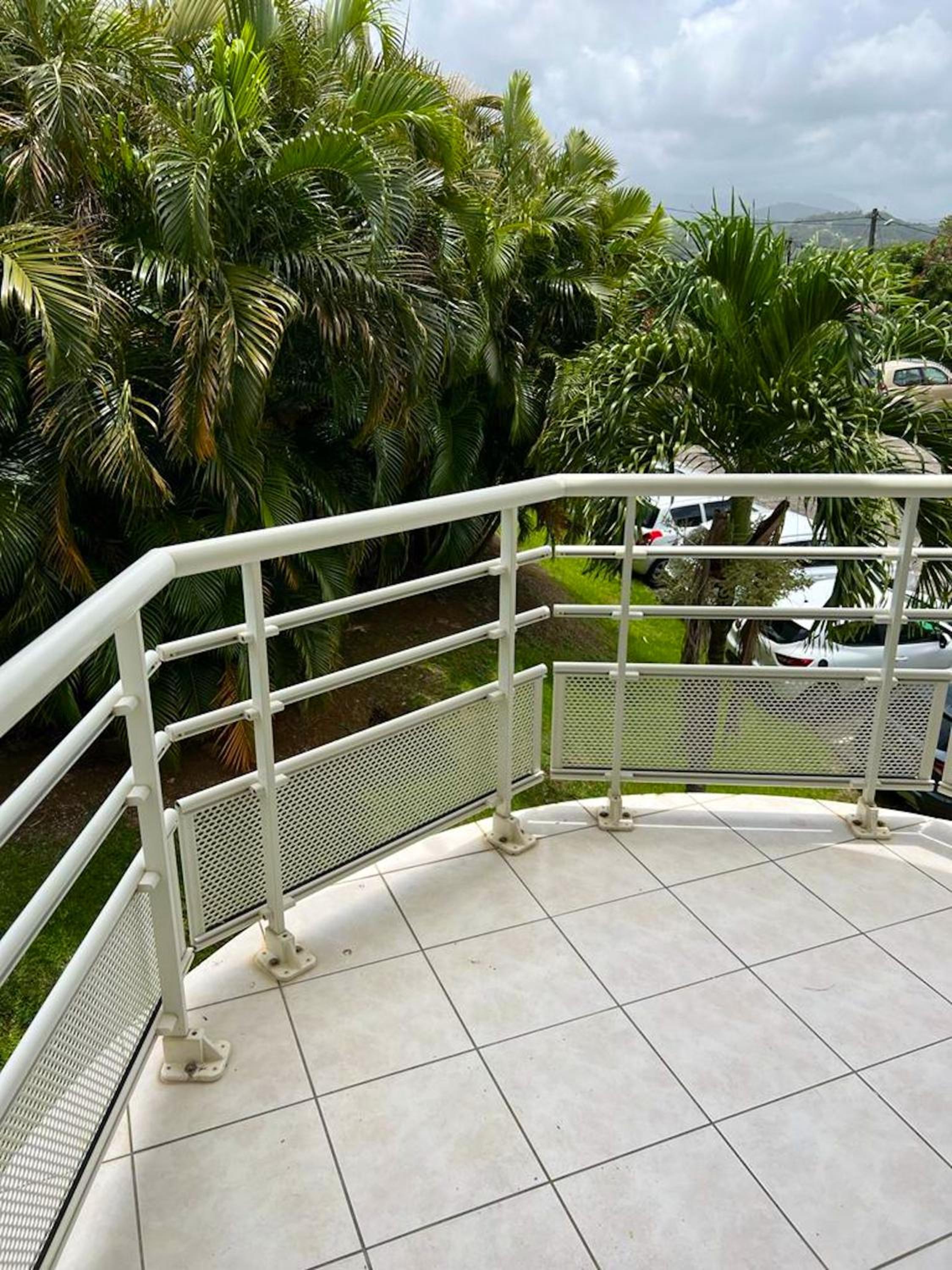 Appartement avec balcon et vue sur la montagne au Lamentin, 45 m²