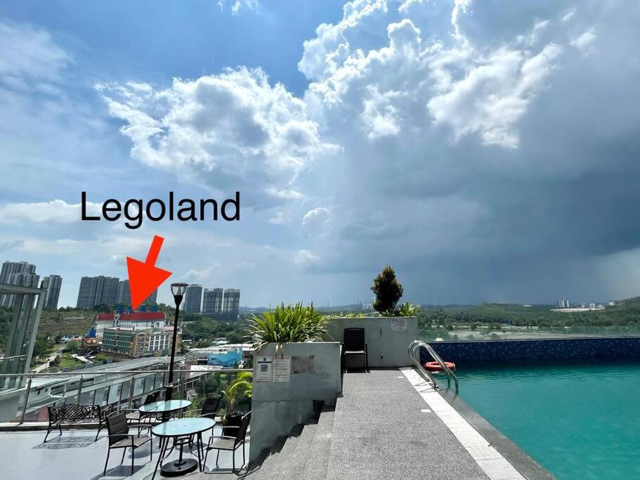 Classy Lakeview Walking to Legoland 2B2B photo 5