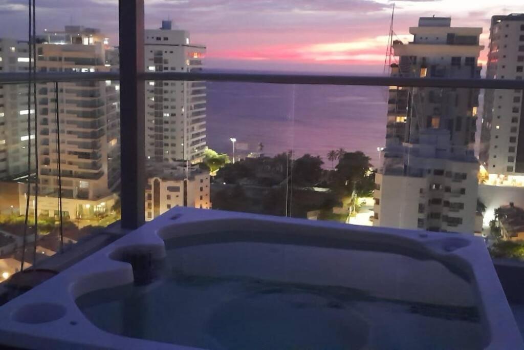 Aparta suite, hermosa vista piso 11