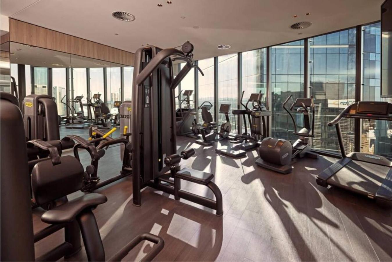 Panorama River views Luxury 2 bed City Centre Apar