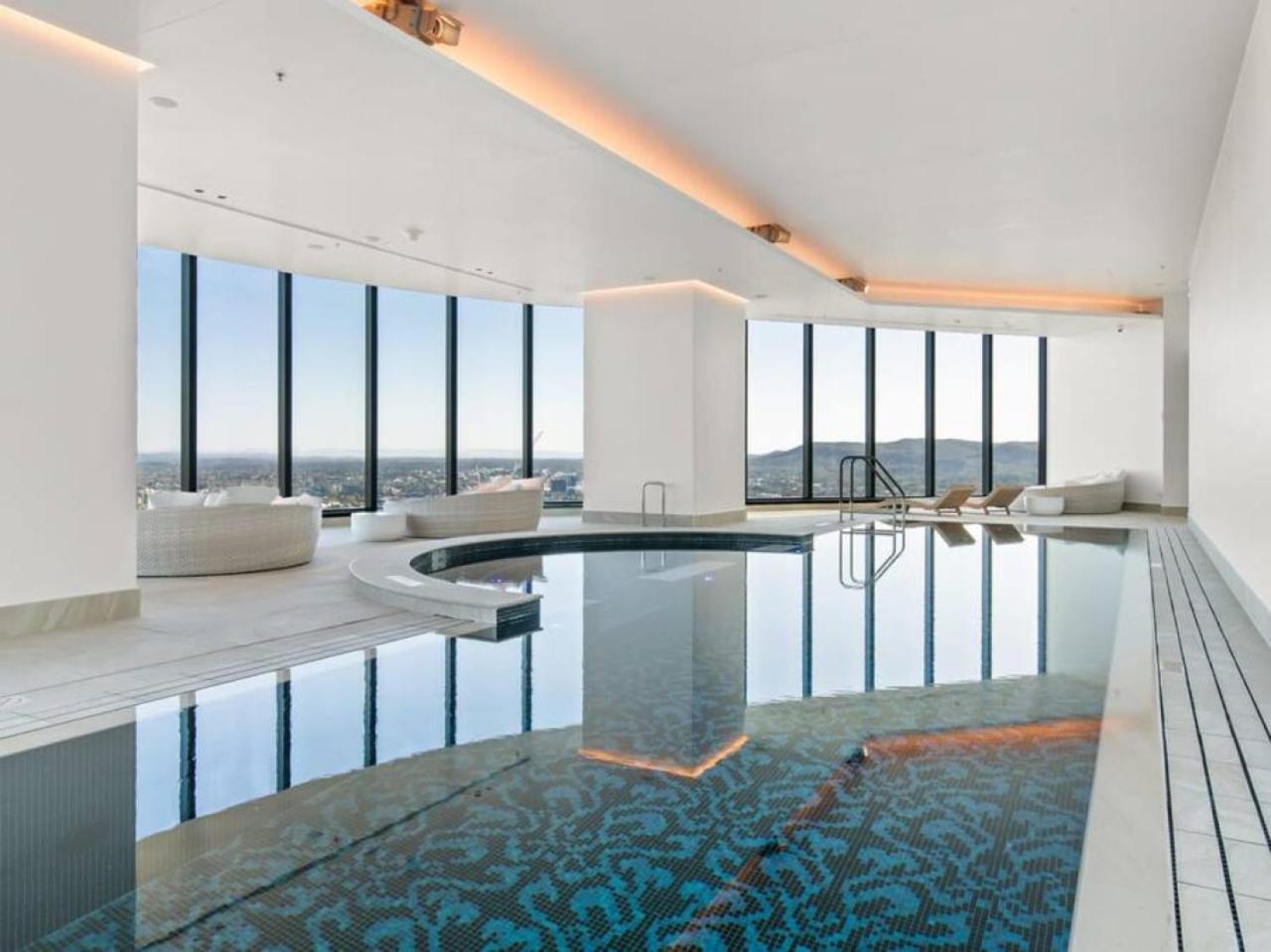 Panorama River views Luxury 2 bed City Centre Apar