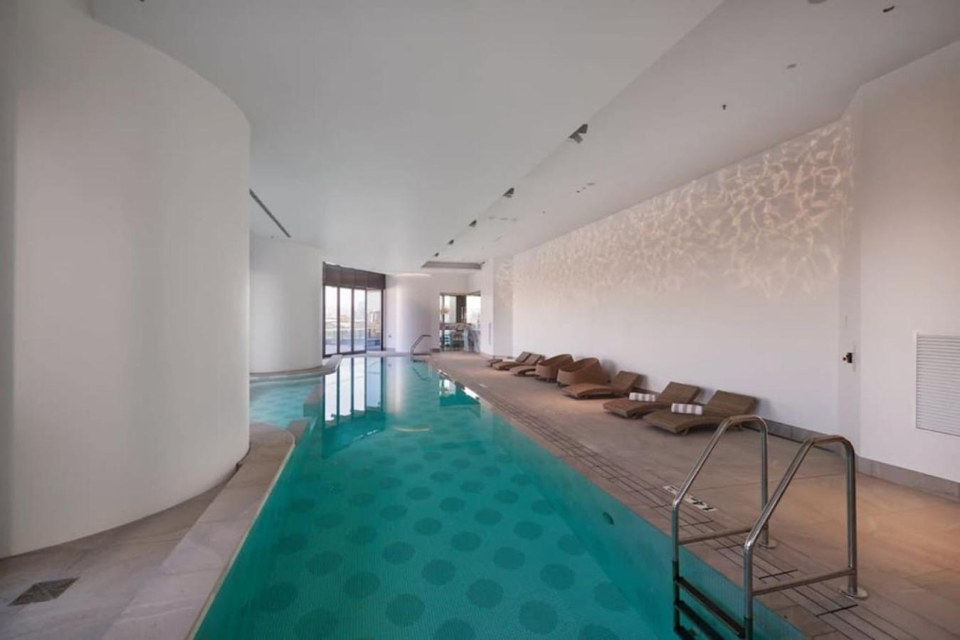 Panorama River views Luxury 2 bed City Centre Apar