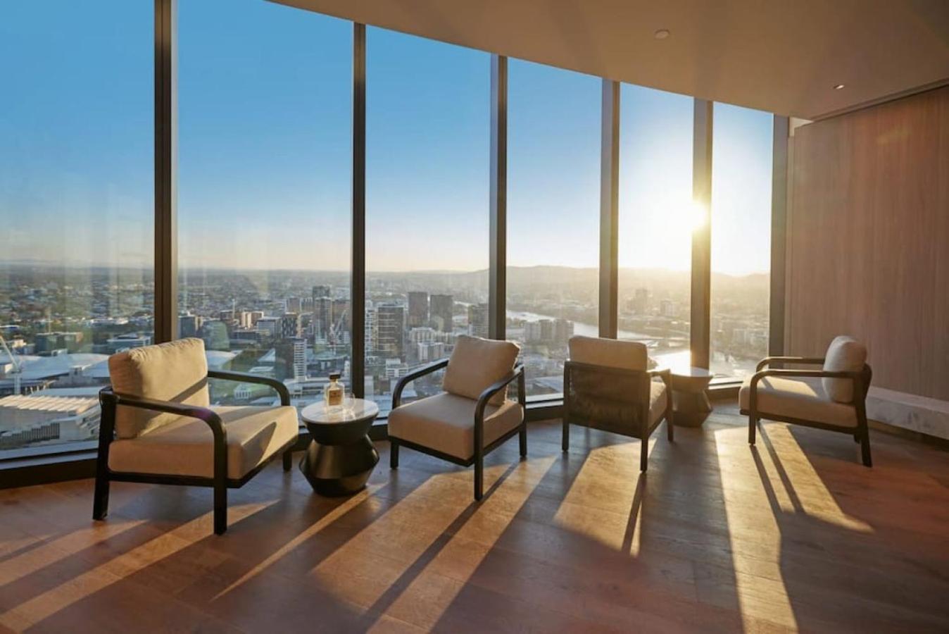 Panorama River views Luxury 2 bed City Centre Apar