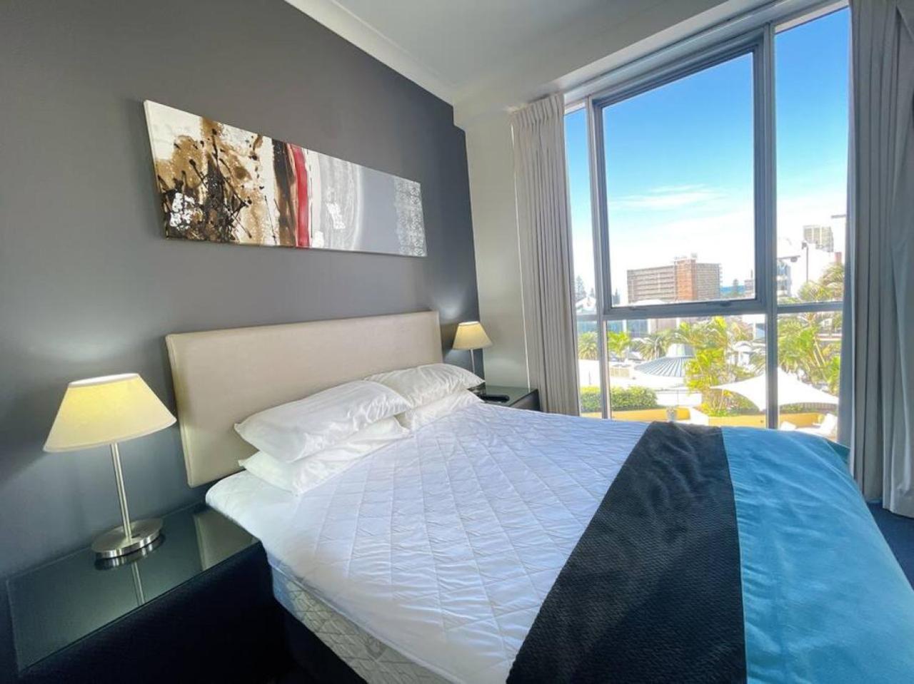 Prime Location 2BD Serviced Apt at Surfers Paradise