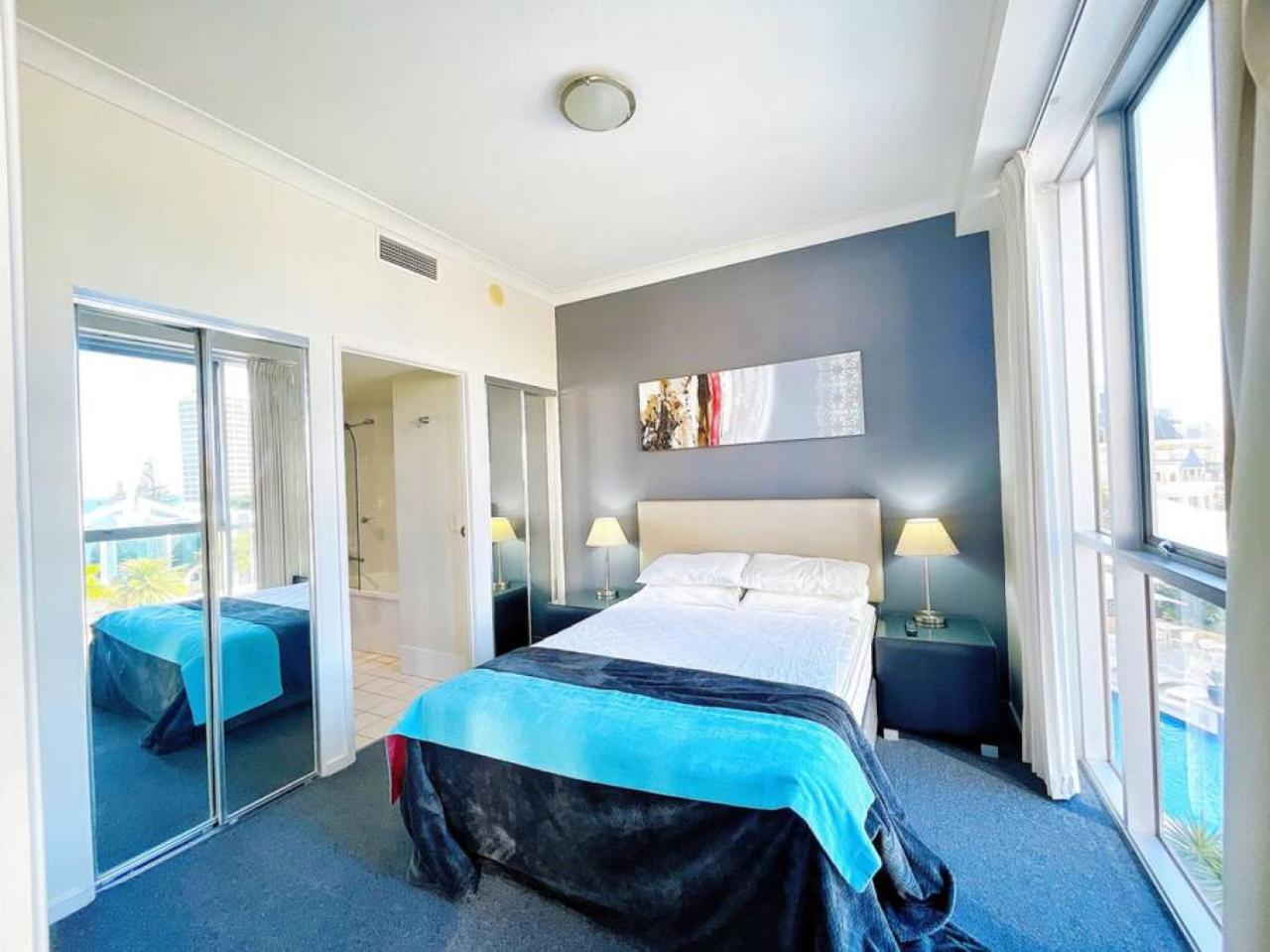 Prime Location 2BD Serviced Apt at Surfers Paradise