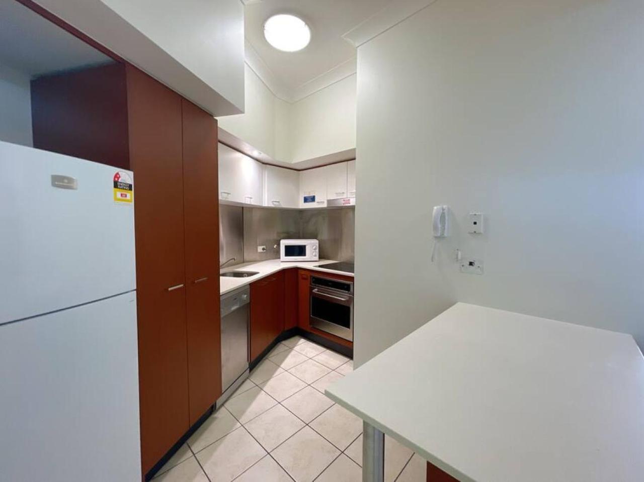 Prime Location 2BD Serviced Apt at Surfers Paradise