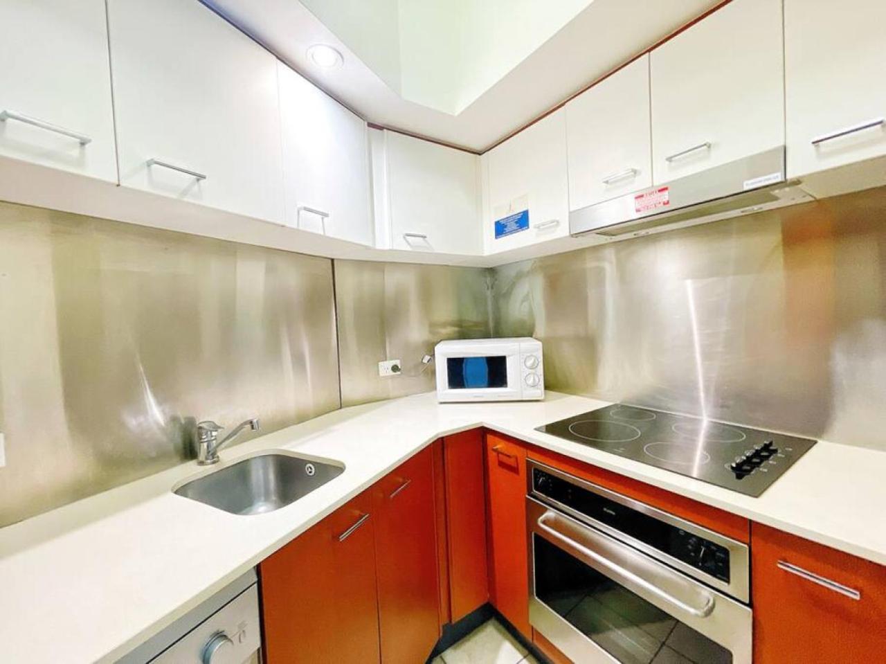 Prime Location 2BD Serviced Apt at Surfers Paradise