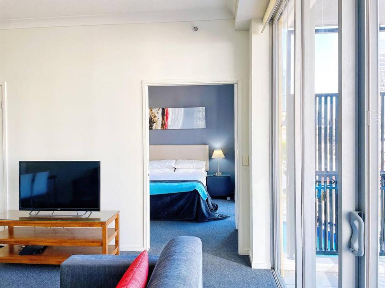 Prime Location 2BD Serviced Apt at Surfers Paradise