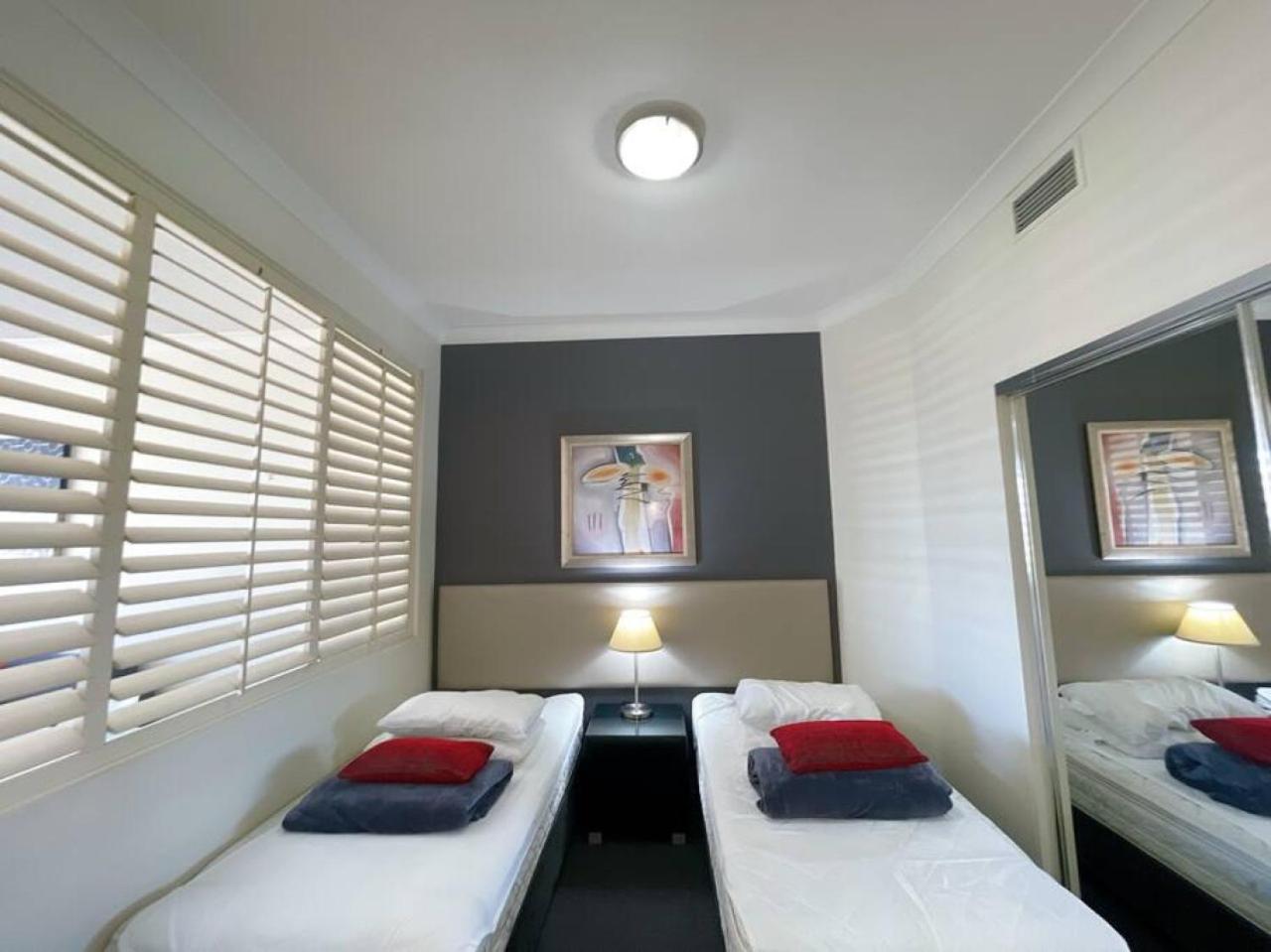 Prime Location 2BD Serviced Apt at Surfers Paradise