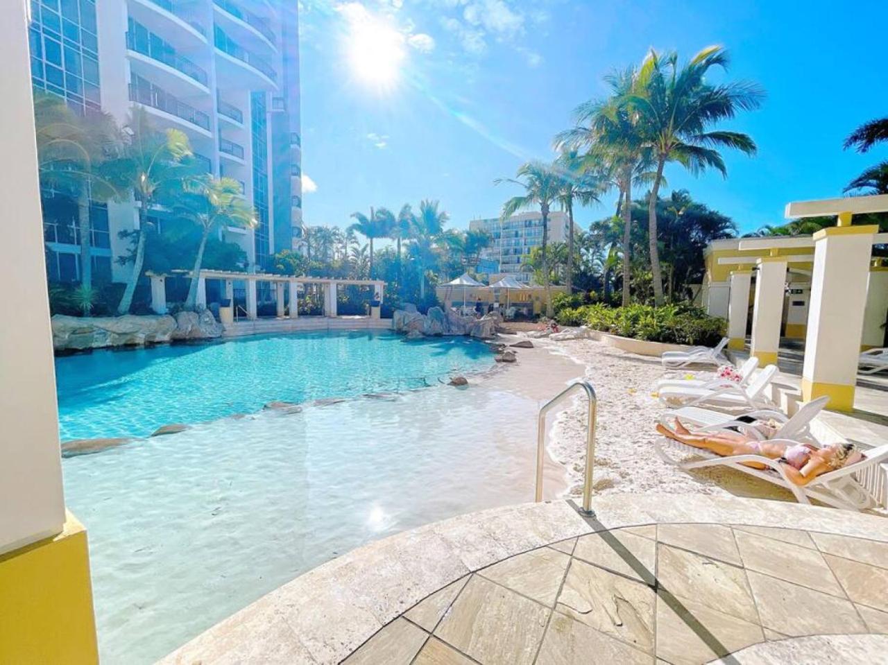Prime Location 2BD Serviced Apt at Surfers Paradise