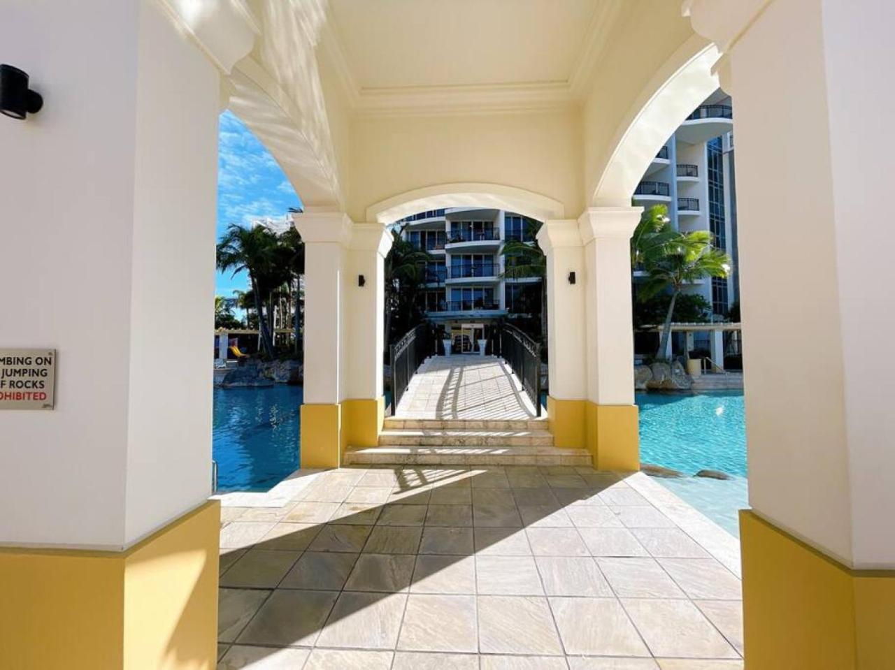 Prime Location 2BD Serviced Apt at Surfers Paradise