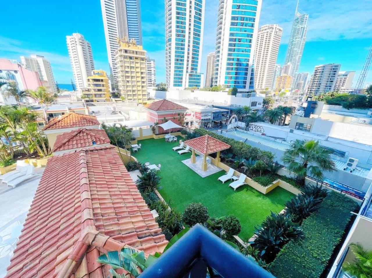 Prime Location 2BD Serviced Apt at Surfers Paradise