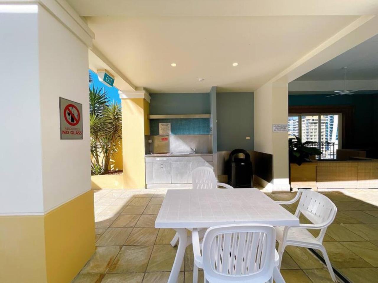 Prime Location 2BD Serviced Apt at Surfers Paradise