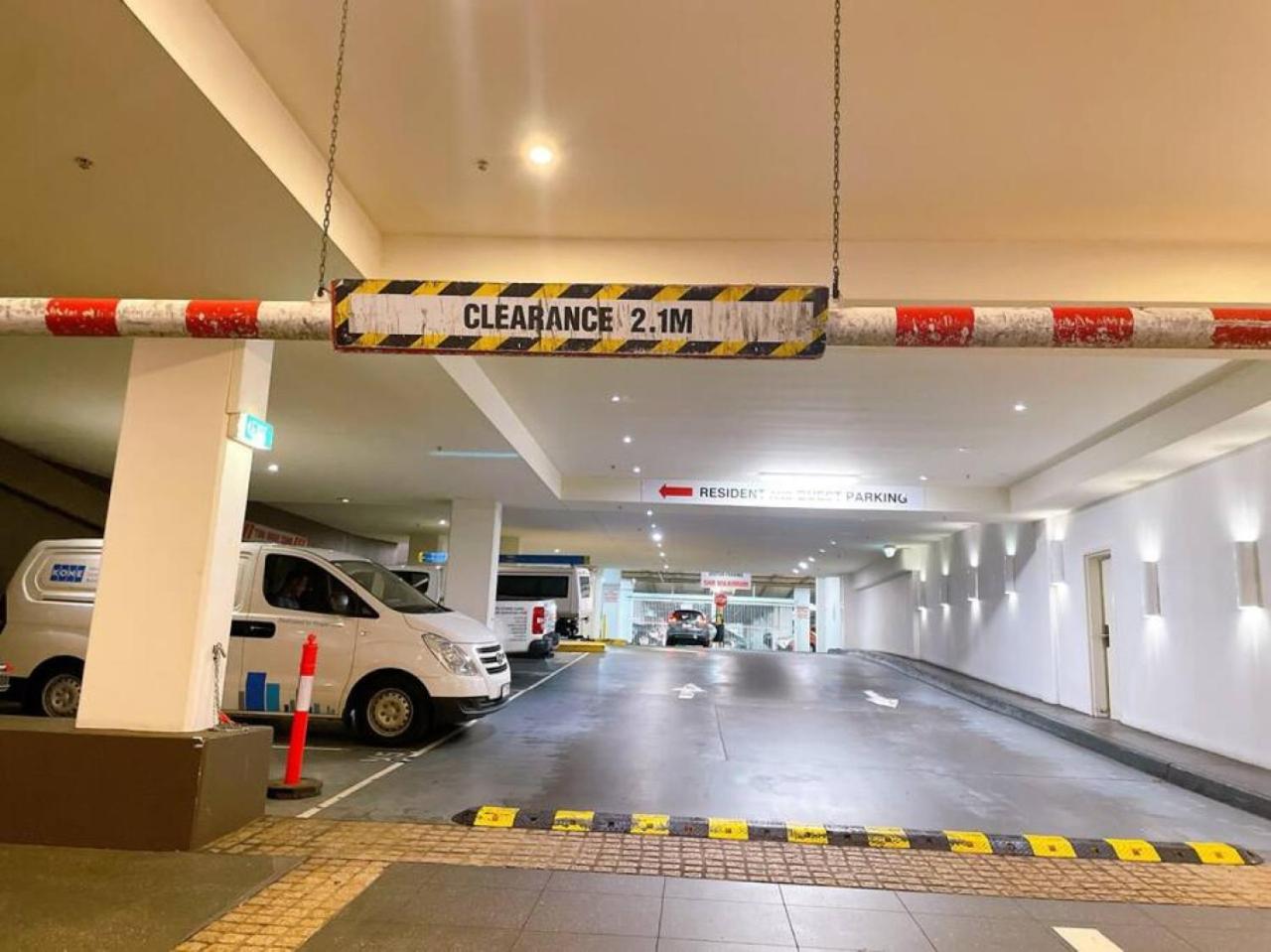 Prime Location 2BD Serviced Apt at Surfers Paradise