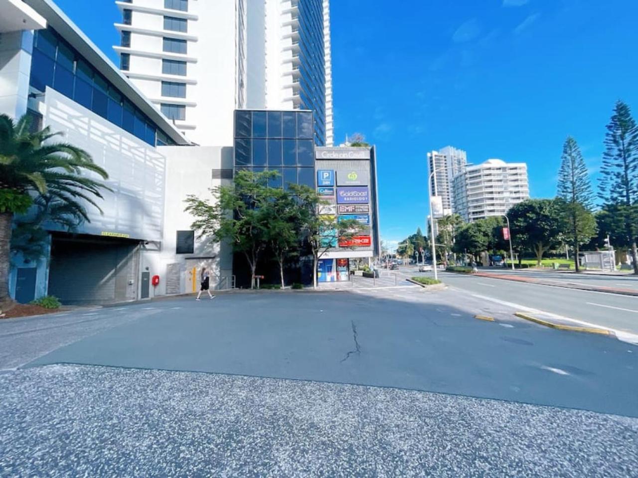 Prime Location 2BD Serviced Apt at Surfers Paradise