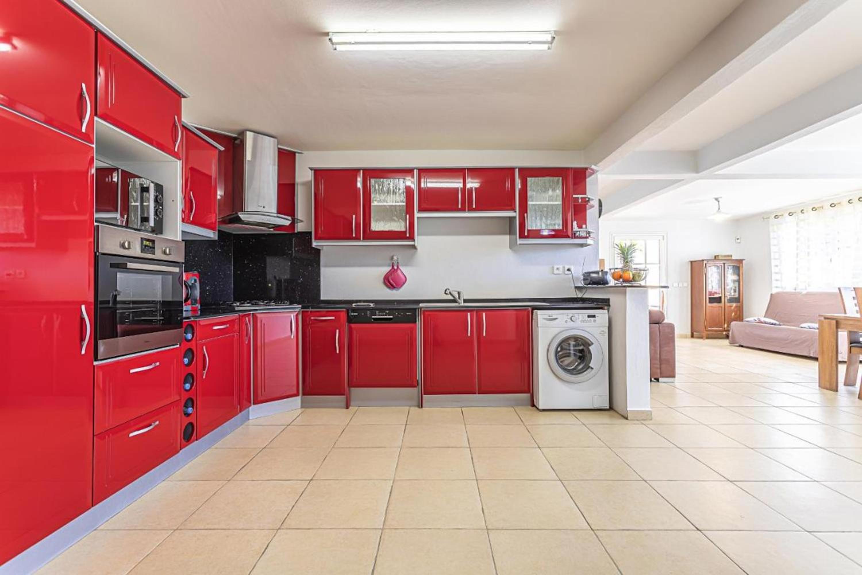 Appartement charmant à Le Moule, avec piscine partagée