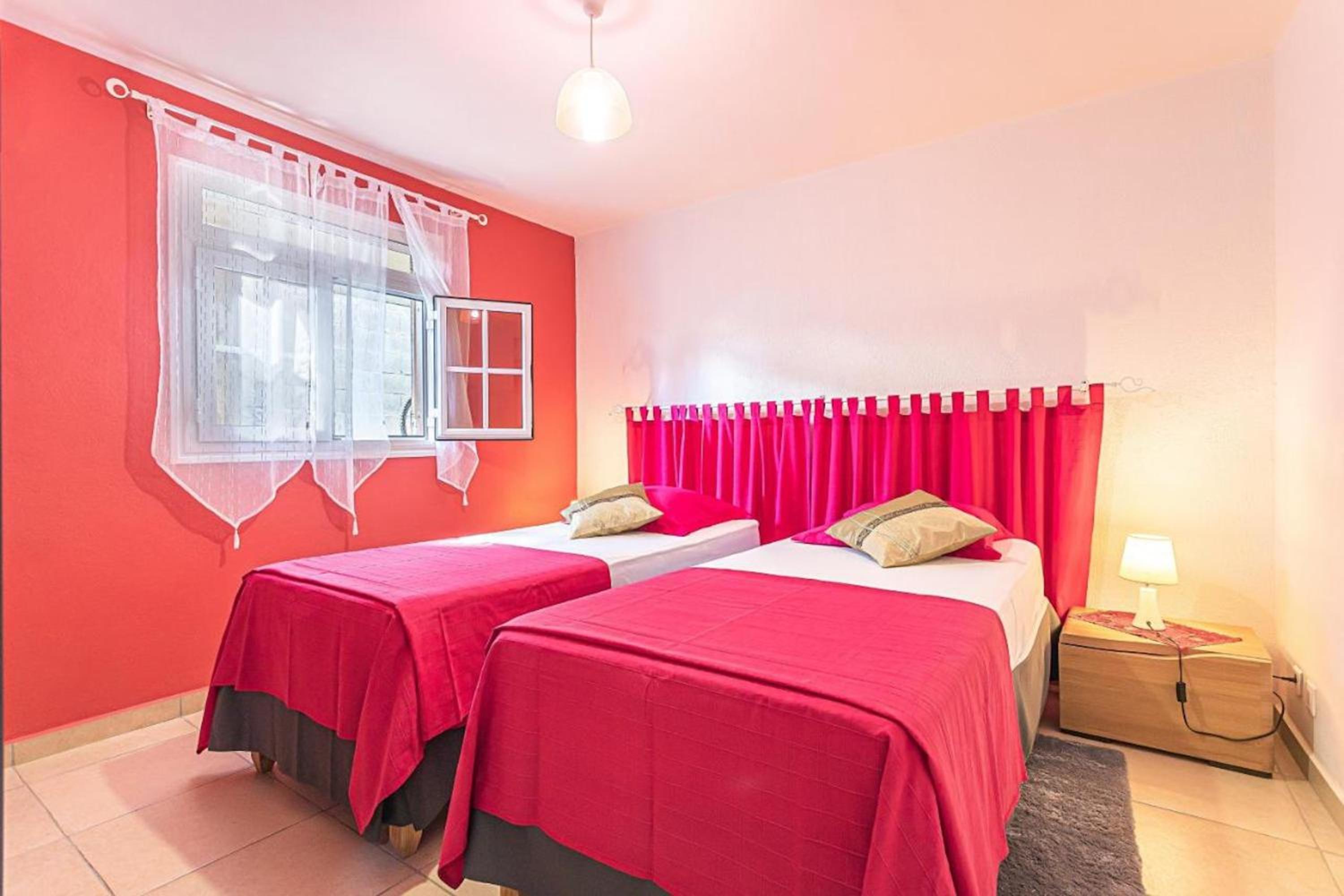 Appartement charmant à Le Moule, avec piscine partagée
