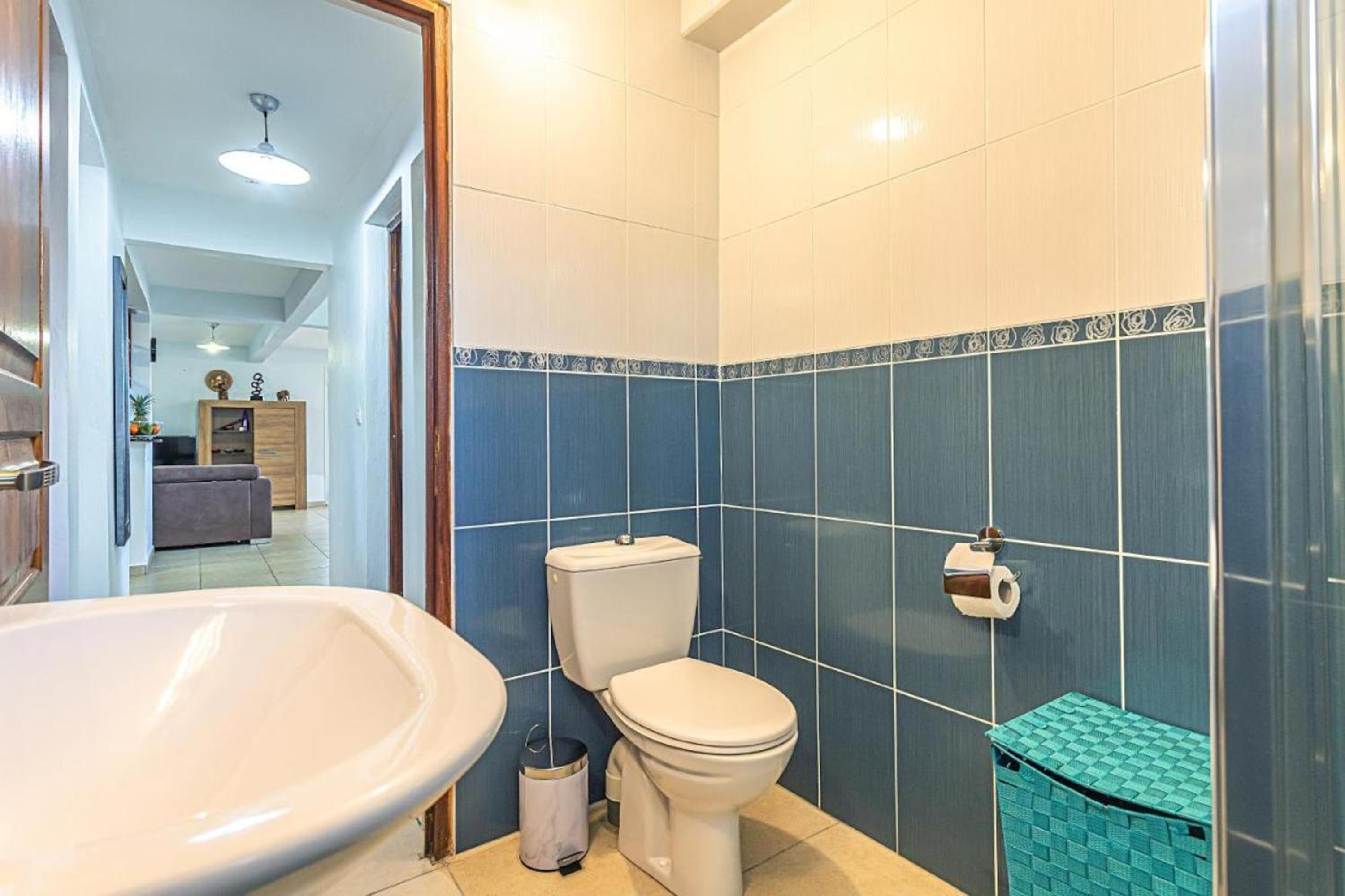 Appartement charmant à Le Moule, avec piscine partagée