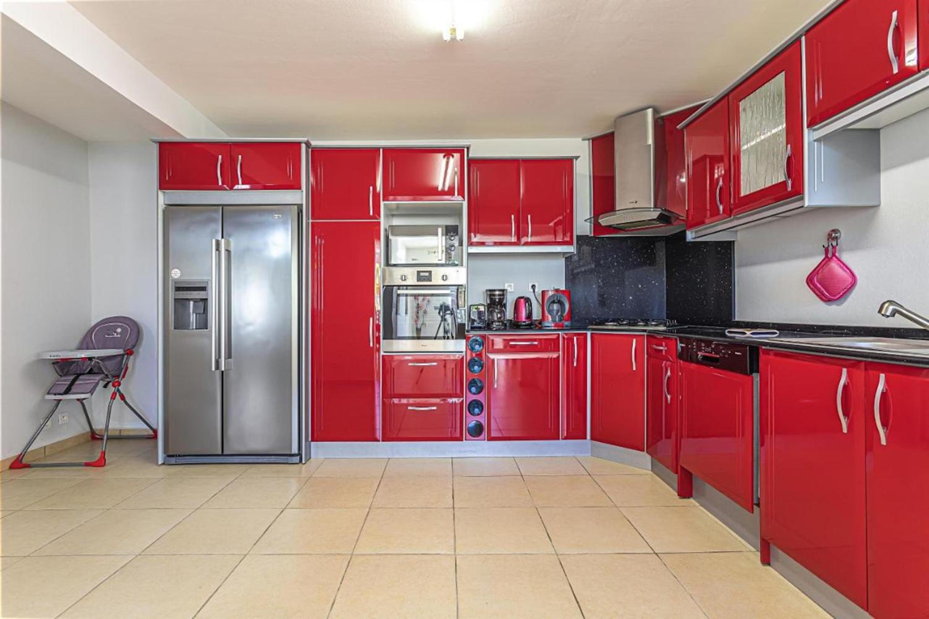 Appartement charmant à Le Moule, avec piscine partagée