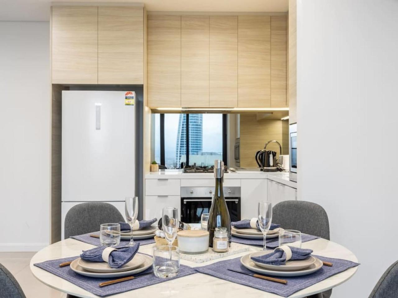 Location Oceanview luxury 1BR Apt steps to beach