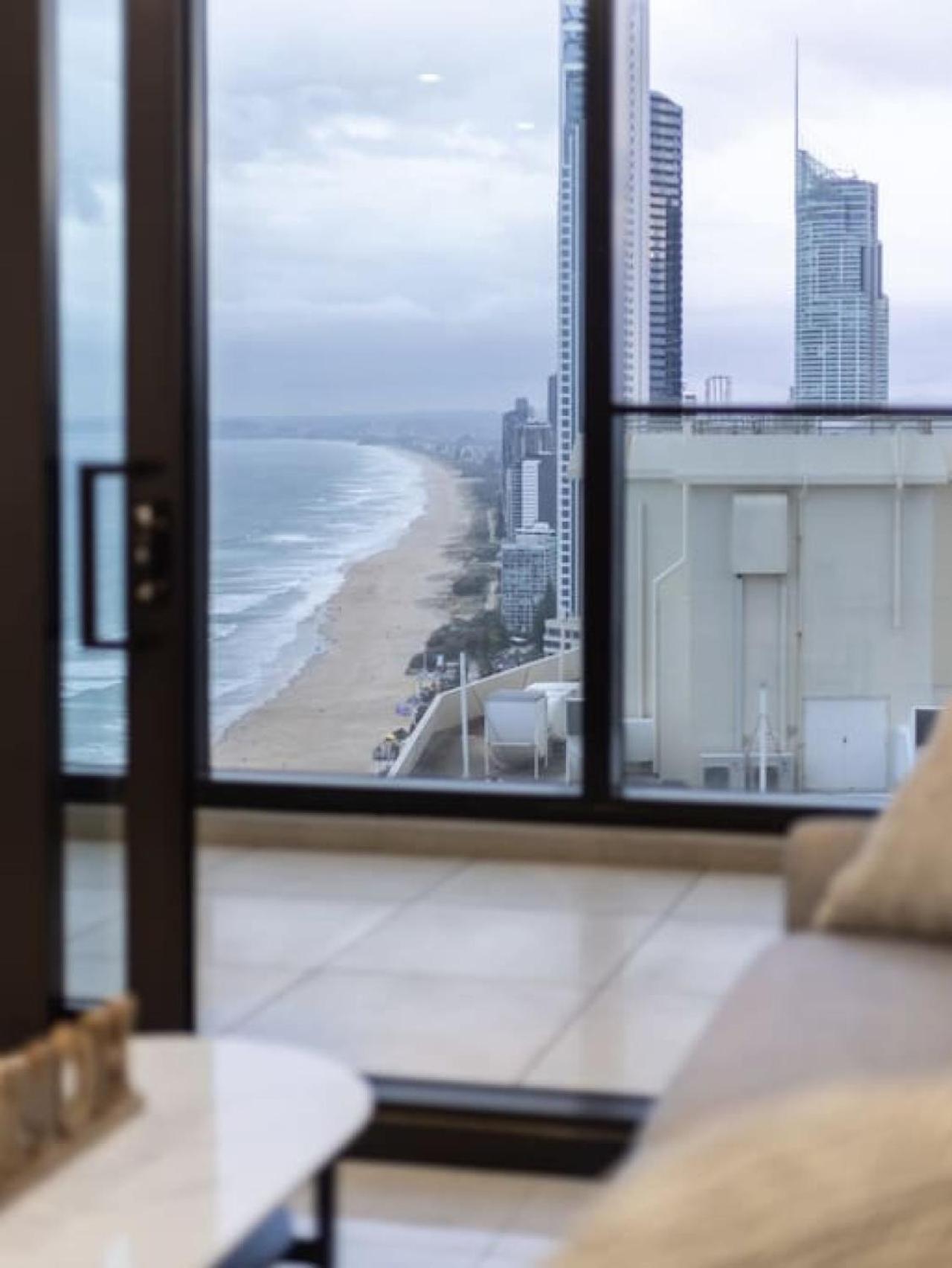 Location Oceanview luxury 1BR Apt steps to beach