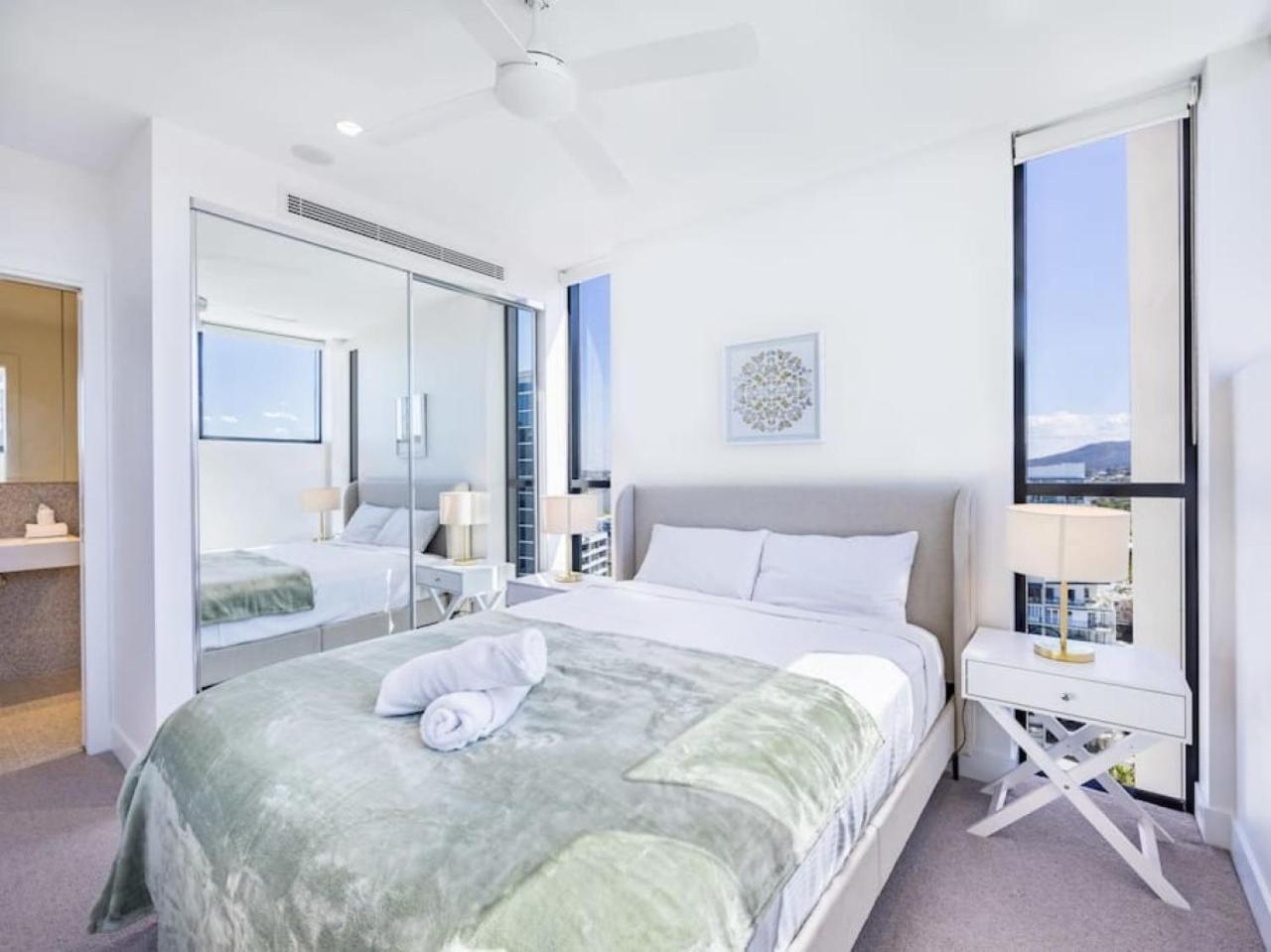 Conveniently located 2BR apt with rooftop pool at Milt