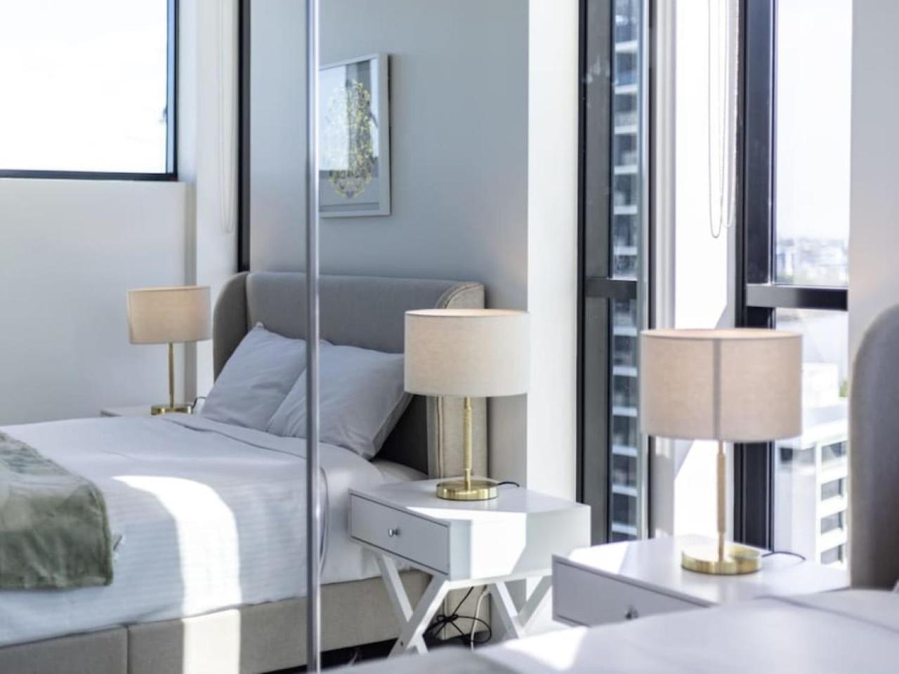 Conveniently located 2BR apt with rooftop pool at Milt
