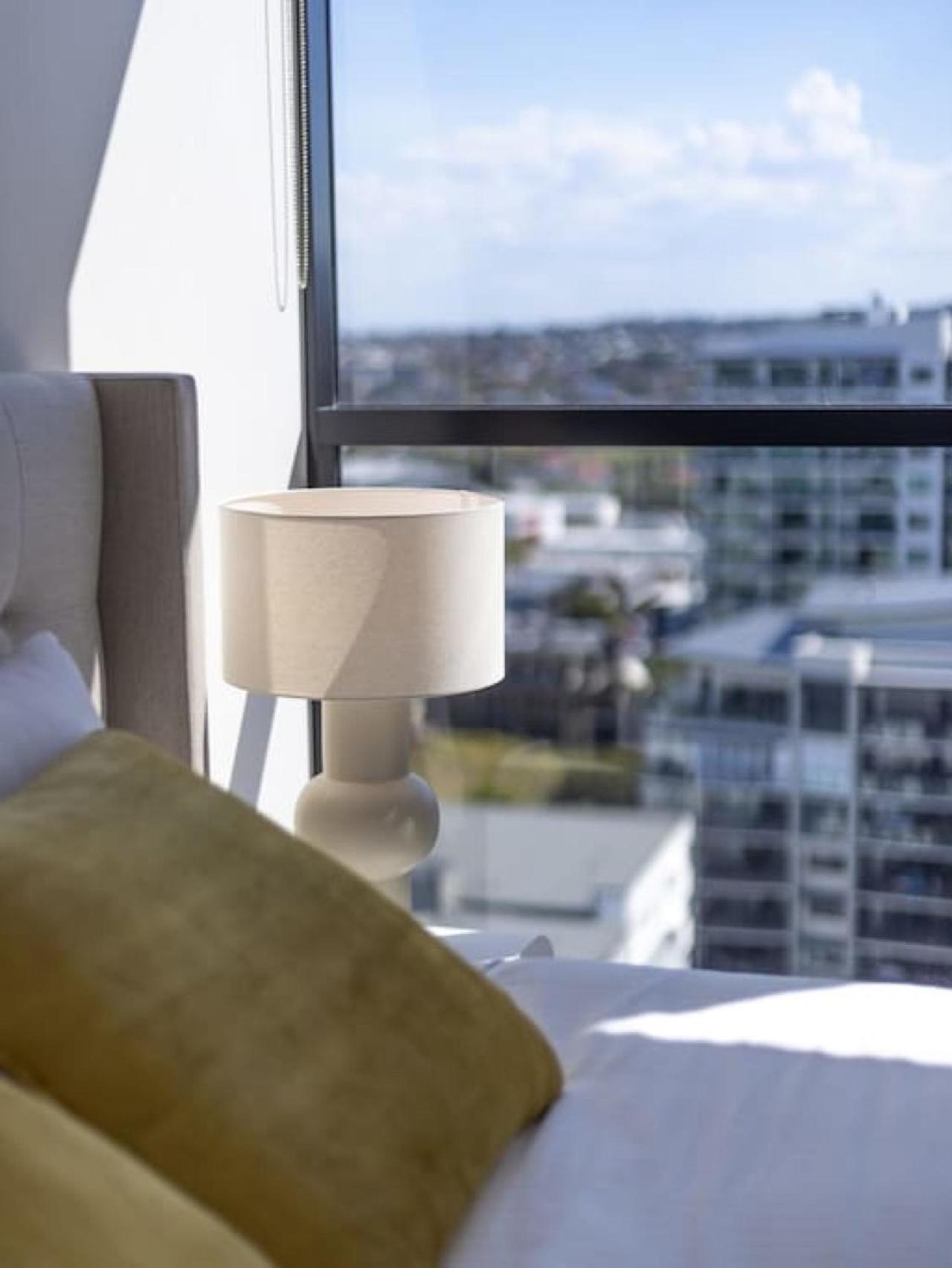 Conveniently located 2BR apt with rooftop pool at Milt