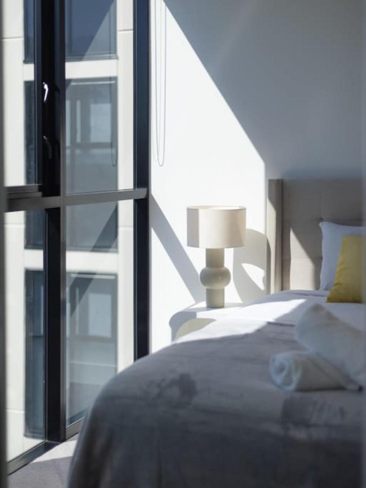Conveniently located 2BR apt with rooftop pool at Milt