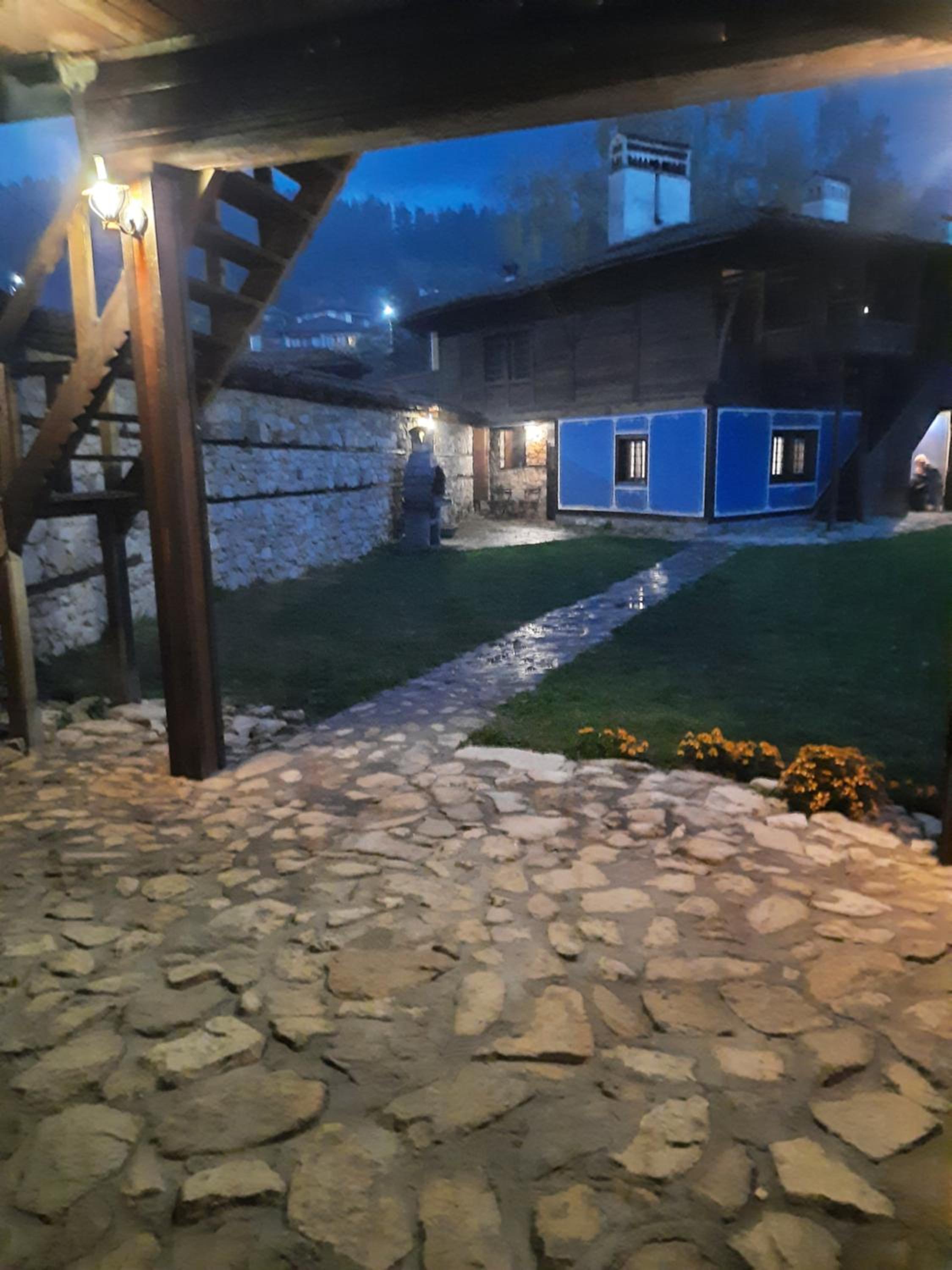 ЧОЛАКОВАТА КЪЩА