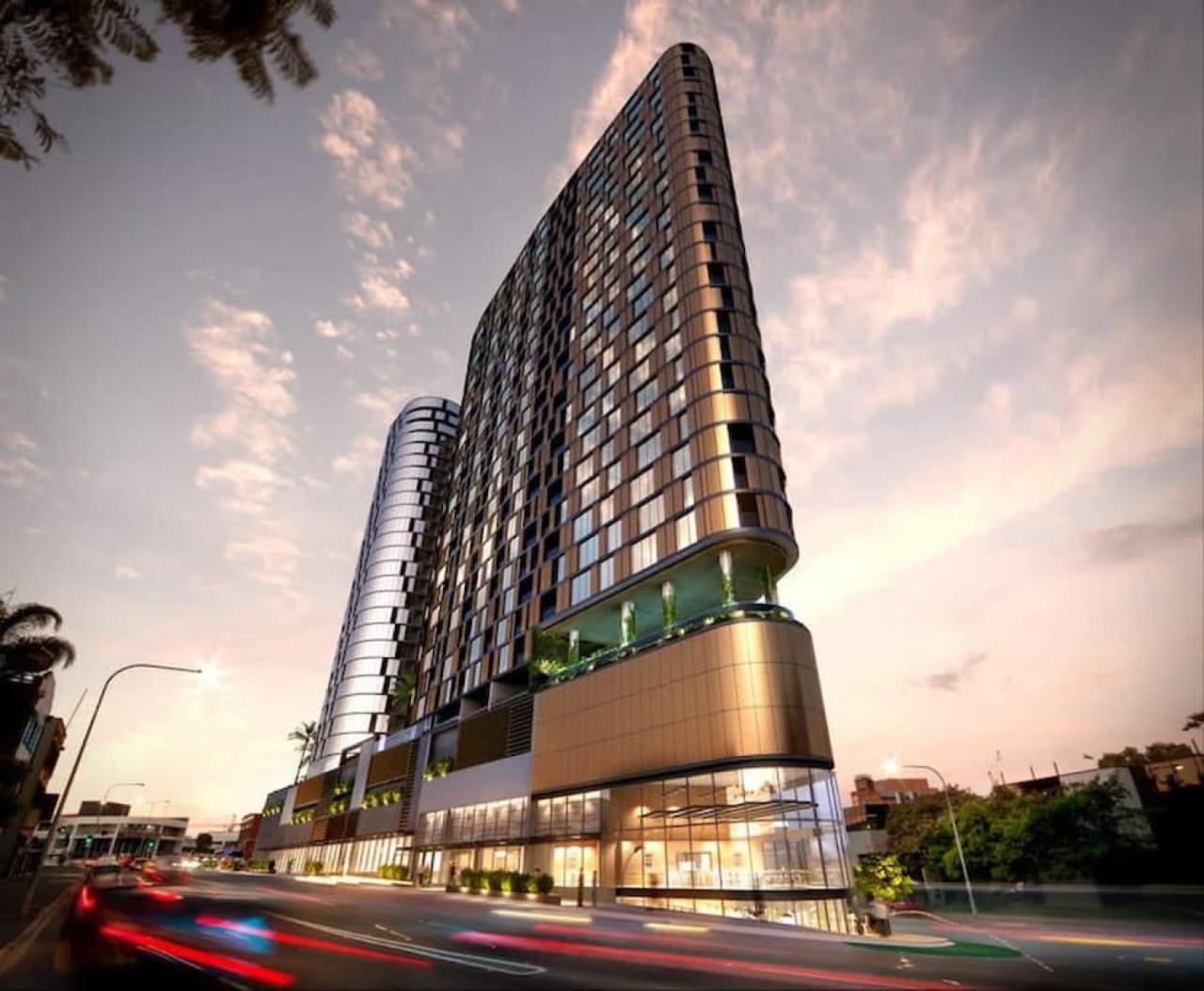 Story Bridge and City View Skyhigh Luxe 2 bed Unit