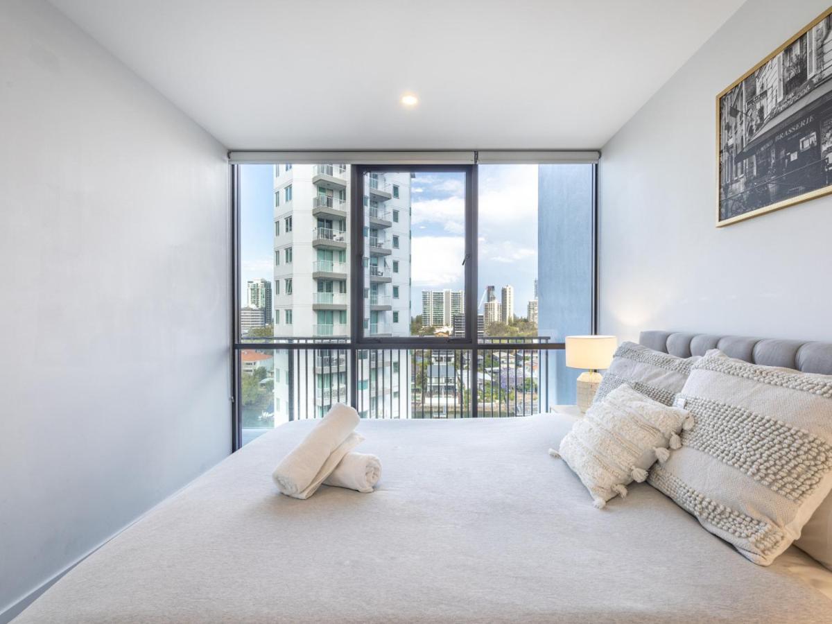 Riverside 2BR delicate apt
